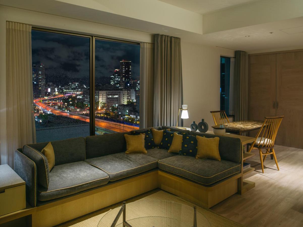 Hotel Zentis Ōsaka Extérieur photo A living room at the hotel