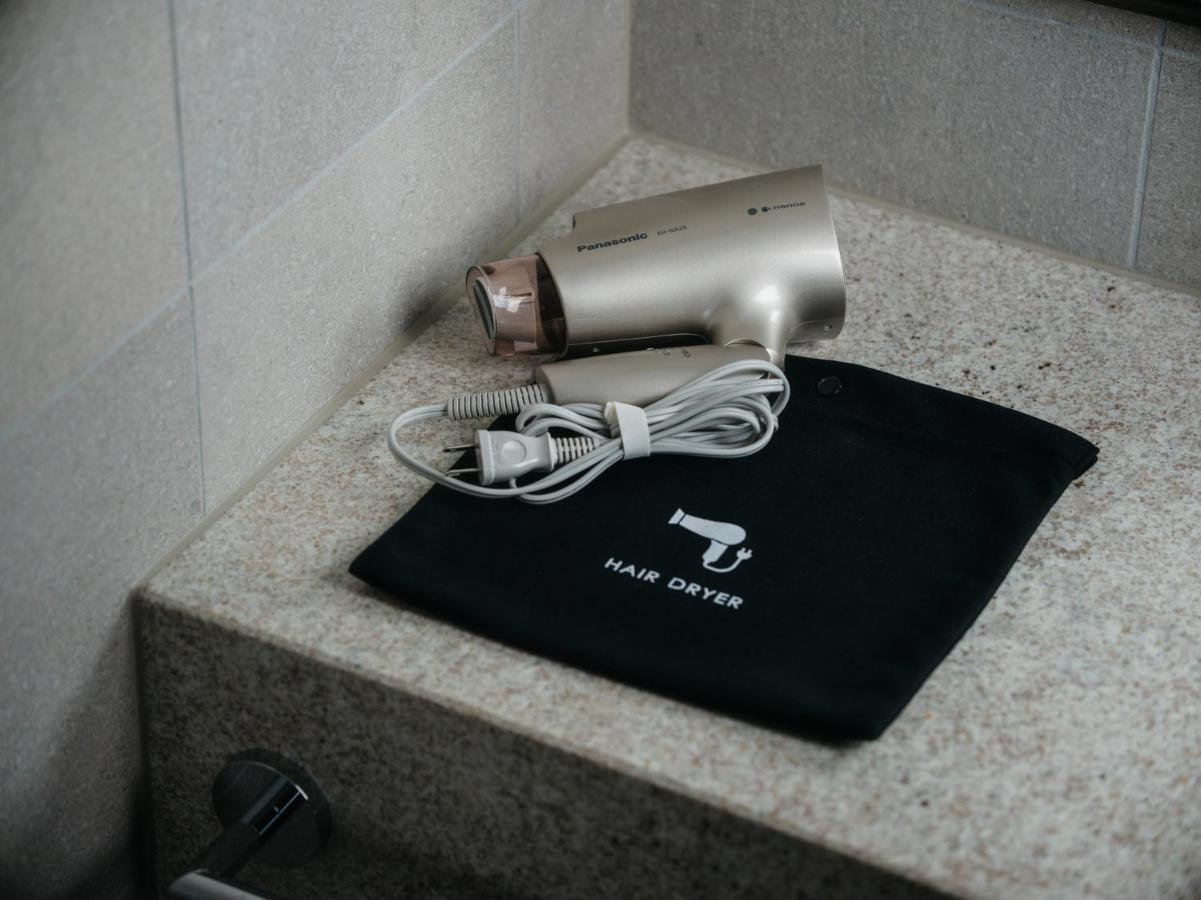 Hotel Zentis Ōsaka Extérieur photo A hair dryer