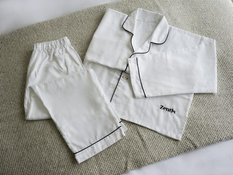 Hotel Zentis Ōsaka Extérieur photo A set of pajamas
